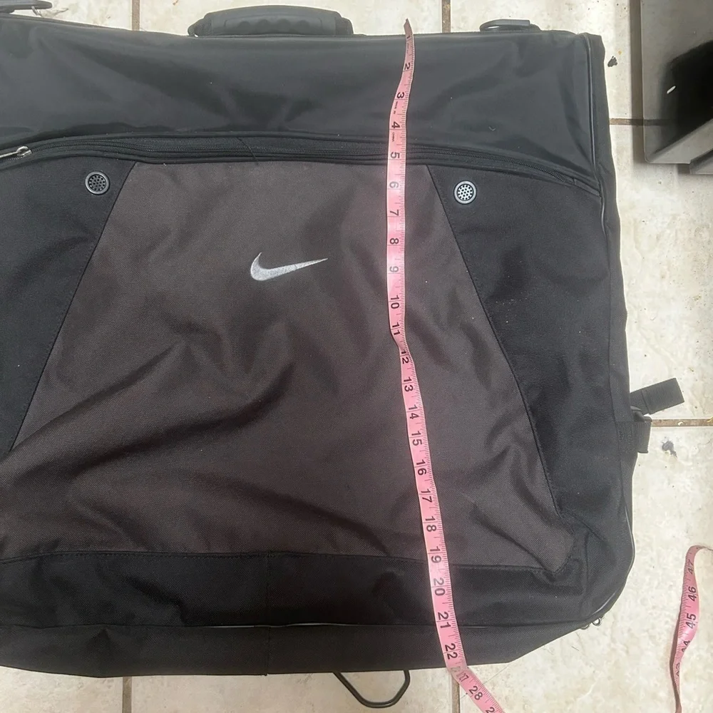 VTG Nike Equipment Garment Luggage Suitcase Black Bag Travel 25